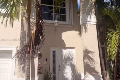 Villa ou maison à Doral, Floride 3 chambres, 196.21 m2 № 2042388