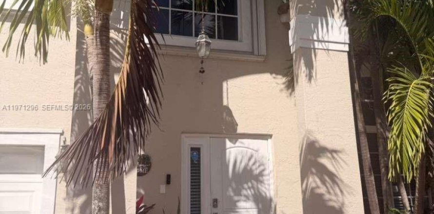 Villa ou maison à Doral, Floride 3 chambres, 196.21 m2 № 2042388