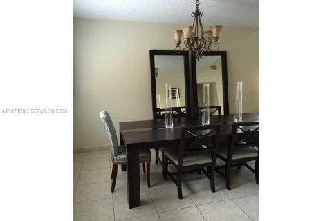 Villa ou maison à louer à Doral, Floride: 3 chambres, 196.21 m2 № 2042388 - photo 15