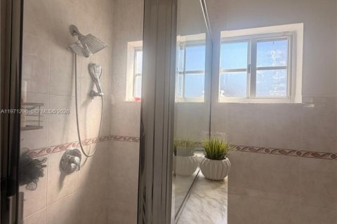 Villa ou maison à louer à Doral, Floride: 3 chambres, 196.21 m2 № 2042388 - photo 21