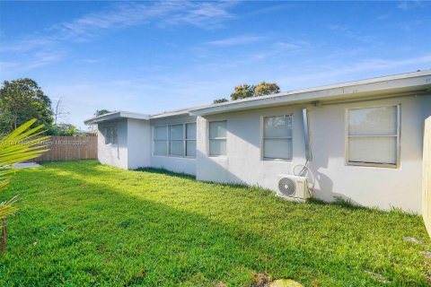 Villa ou maison à louer à Fort Lauderdale, Floride: 3 chambres № 1981828 - photo 13