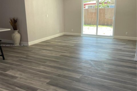 Villa ou maison à louer à Fort Lauderdale, Floride: 3 chambres № 1981828 - photo 7