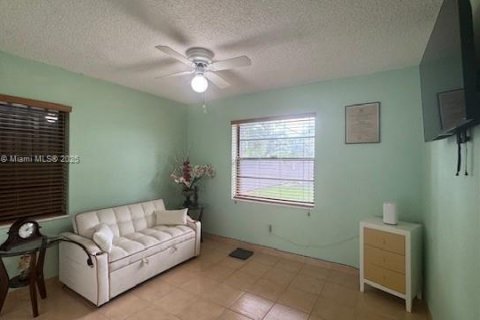 Townhouse in Miami, Florida 3 bedrooms, 103.12 sq.m. № 1887758 - photo 24