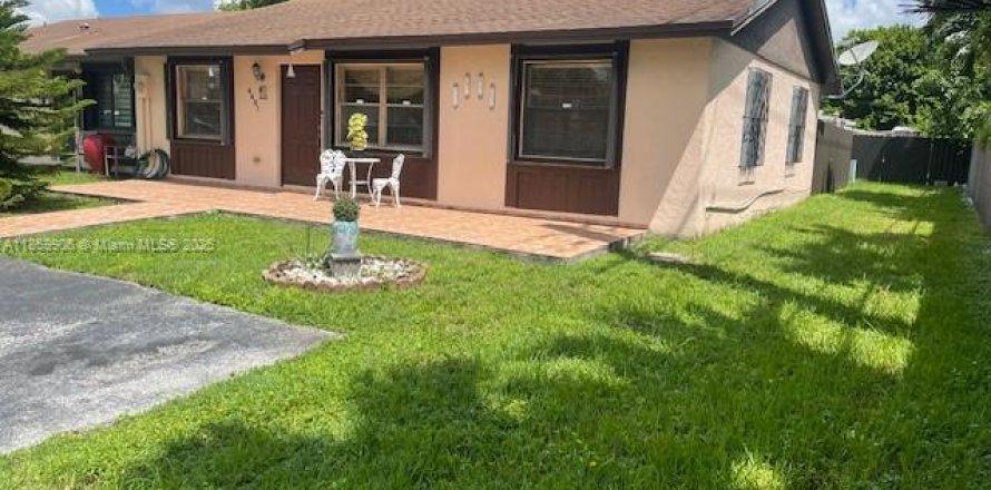 Townhouse in Miami, Florida 3 bedrooms, 103.12 sq.m. № 1887758