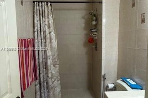 Townhouse in Miami, Florida 3 bedrooms, 103.12 sq.m. № 1887758 - photo 16