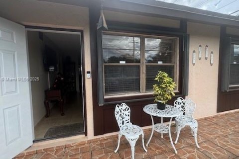 Townhouse in Miami, Florida 3 bedrooms, 103.12 sq.m. № 1887758 - photo 4