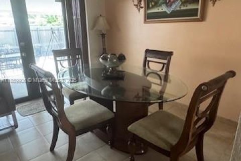 Townhouse in Miami, Florida 3 bedrooms, 103.12 sq.m. № 1887758 - photo 6