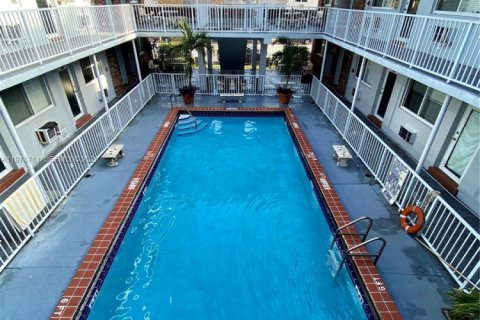 Студия в Майами-Бич, Флорида № 2050111