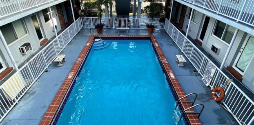 Студия в Майами-Бич, Флорида № 2050111