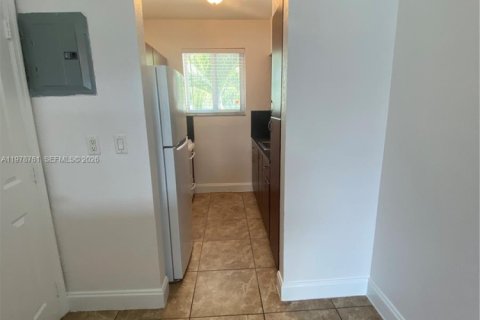 Снять в аренду квартиру в Майами-Бич, Флорида 41.06м2, № 2050111 - фото 12