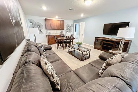 House in Davenport, Florida 8 bedrooms, 373.93 sq.m. № 1885416 - photo 24