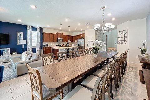 House in Davenport, Florida 8 bedrooms, 373.93 sq.m. № 1885416 - photo 5