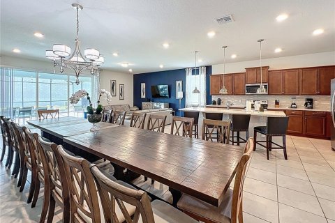 House in Davenport, Florida 8 bedrooms, 373.93 sq.m. № 1885416 - photo 8