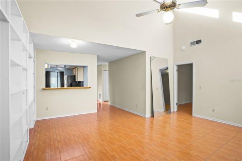 Townhouse in Altamonte Springs, Florida 2 bedrooms, 112.88 sq.m. № 2429226 - photo 6