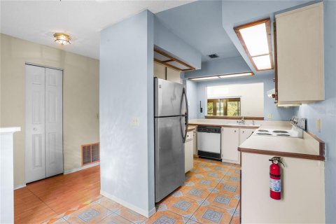 Townhouse in Altamonte Springs, Florida 2 bedrooms, 112.88 sq.m. № 2429226 - photo 13