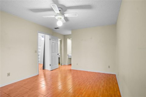 Townhouse in Altamonte Springs, Florida 2 bedrooms, 112.88 sq.m. № 2429226 - photo 15