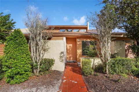 Townhouse in Altamonte Springs, Florida 2 bedrooms, 112.88 sq.m. № 2429226 - photo 2