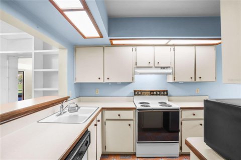Townhouse in Altamonte Springs, Florida 2 bedrooms, 112.88 sq.m. № 2429226 - photo 9