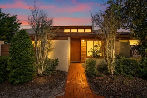 Townhouse in Altamonte Springs, Florida 2 bedrooms, 112.88 sq.m. № 2429226