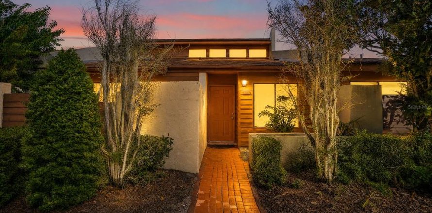 Townhouse in Altamonte Springs, Florida 2 bedrooms, 112.88 sq.m. № 2429226