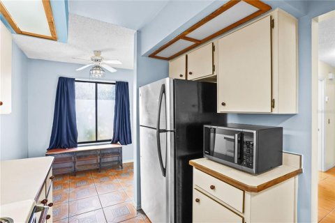 Townhouse in Altamonte Springs, Florida 2 bedrooms, 112.88 sq.m. № 2429226 - photo 11