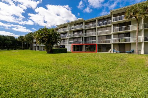 Condo in West Palm Beach, Florida, 2 bedrooms № 2244874 - photo 30