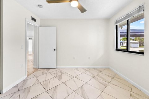 Condo in West Palm Beach, Florida, 2 bedrooms № 2244874 - photo 23