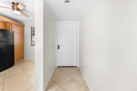 Condo in West Palm Beach, Florida, 2 bedrooms № 2244874 - photo 26