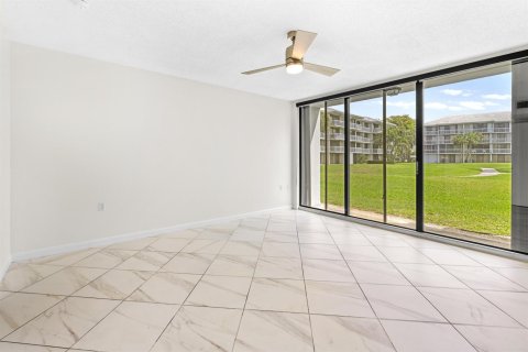Condo in West Palm Beach, Florida, 2 bedrooms № 2244874 - photo 15