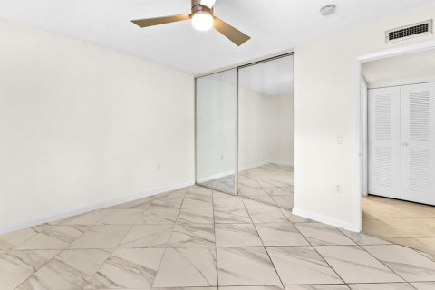 Condo in West Palm Beach, Florida, 2 bedrooms № 2244874 - photo 22
