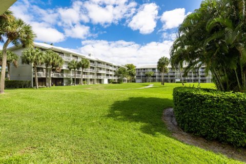 Condo in West Palm Beach, Florida, 2 bedrooms № 2244874 - photo 29