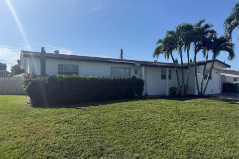 Casa en venta en Lauderhill, Florida, 3 dormitorios, 145.39 m2 № 1970355 - foto 3