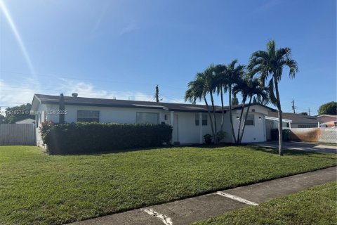 Casa en venta en Lauderhill, Florida, 3 dormitorios, 145.39 m2 № 1970355 - foto 4