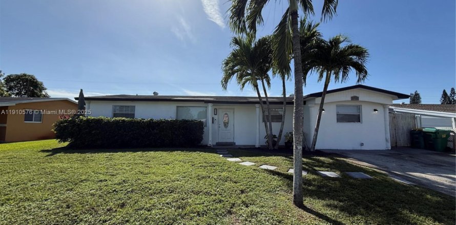 Casa en Lauderhill, Florida 3 dormitorios, 145.39 m2 № 1970355