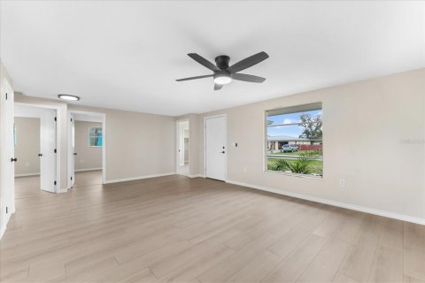House in Rotonda, Florida 3 bedrooms, 127.09 sq.m. № 1850945 - photo 8