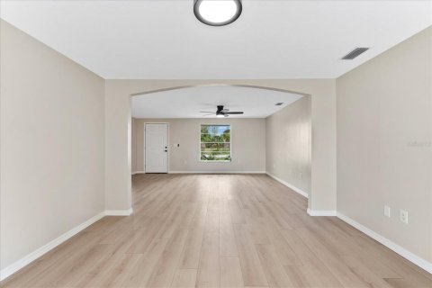 House in Rotonda, Florida 3 bedrooms, 127.09 sq.m. № 1850945 - photo 10