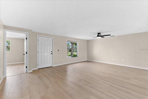 House in Rotonda, Florida 3 bedrooms, 127.09 sq.m. № 1850945 - photo 11