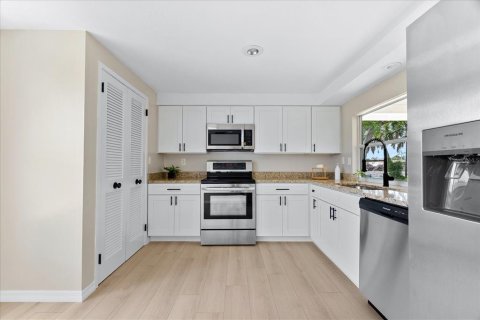 House in Rotonda, Florida 3 bedrooms, 127.09 sq.m. № 1850945 - photo 16