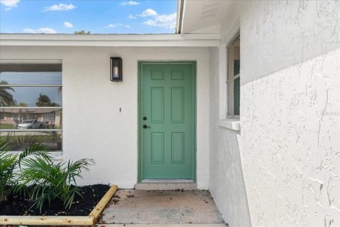 House in Rotonda, Florida 3 bedrooms, 127.09 sq.m. № 1850945 - photo 2