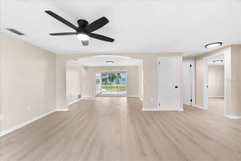 House in Rotonda, Florida 3 bedrooms, 127.09 sq.m. № 1850945 - photo 4