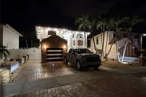 Villa ou maison à vendre à Miami, Floride: 3 chambres, 152.73 m2 № 1987266 - photo 1