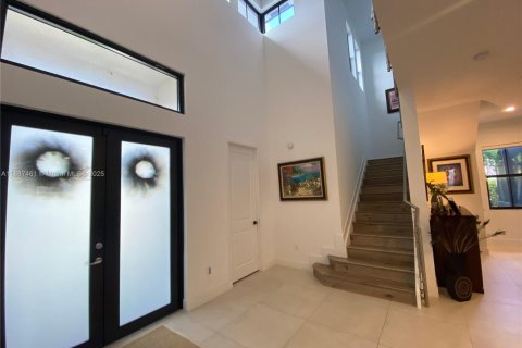 Купить виллу или дом в Майами, Флорида 5 спален, 371.98м2, № 1945167 - фото 9