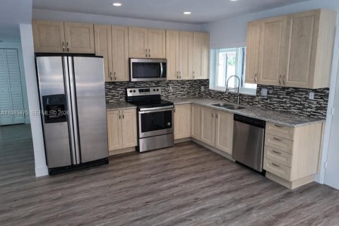 Casa en alquiler en Cutler Bay, Florida, 4 dormitorios, 184.32 m2 № 2049024 - foto 4