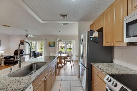Condo in Sun City Center, Florida, 2 bedrooms  № 1799770 - photo 14