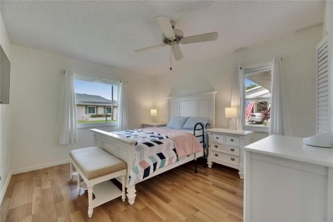 Condo in Sun City Center, Florida, 2 bedrooms  № 1799770 - photo 17
