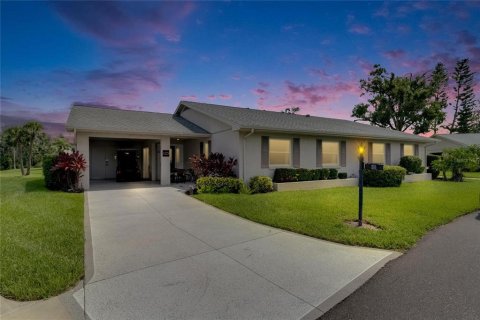 Condo in Sun City Center, Florida, 2 bedrooms  № 1799770 - photo 1