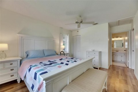 Condo in Sun City Center, Florida, 2 bedrooms  № 1799770 - photo 18