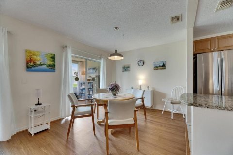 Condo in Sun City Center, Florida, 2 bedrooms  № 1799770 - photo 10