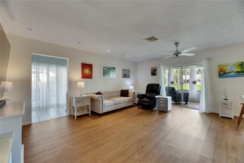 Condo in Sun City Center, Florida, 2 bedrooms  № 1799770 - photo 5