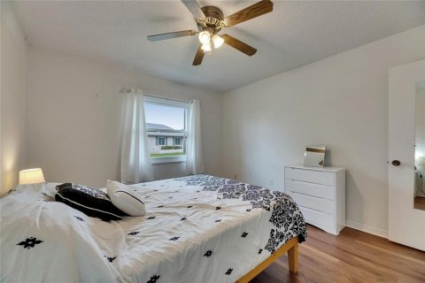 Condo in Sun City Center, Florida, 2 bedrooms  № 1799770 - photo 22